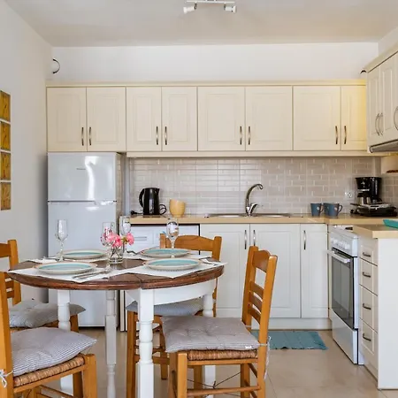 Afroditi Gerani A בית נופש *